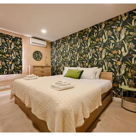 Swieqi Location, Close To Bars, Food & Nightlife