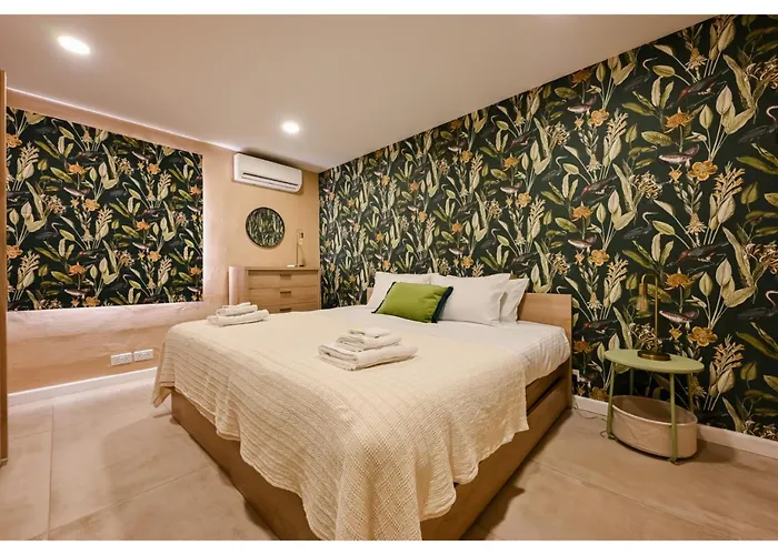 Swieqi Location, Close To Bars, Food & Nightlife