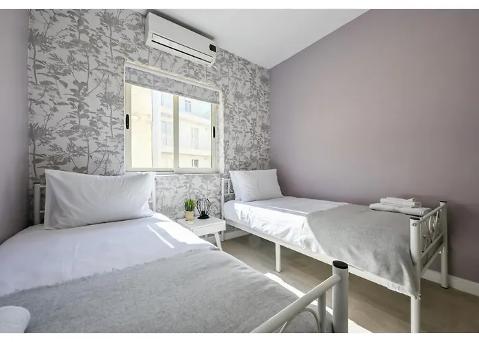 Swieqi Location, Close To Bars, Food & Nightlife *