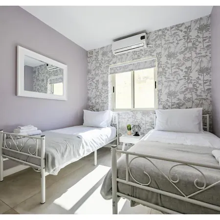 Swieqi Location, Close To Bars, Food & Nightlife * Is-Swieqi