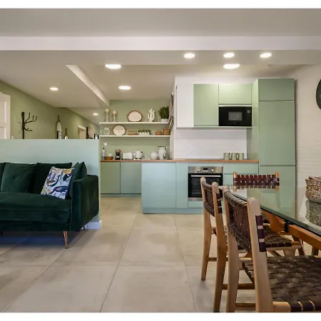 Swieqi Location, Close To Bars, Food & Nightlife