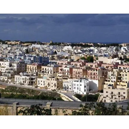 Swieqi Location, Close To Bars, Food & Nightlife *