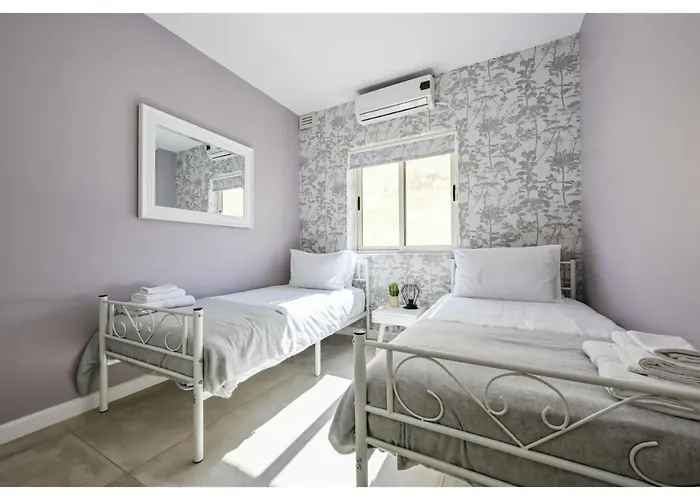 Swieqi Location, Close To Bars, Food & Nightlife * Is-Swieqi