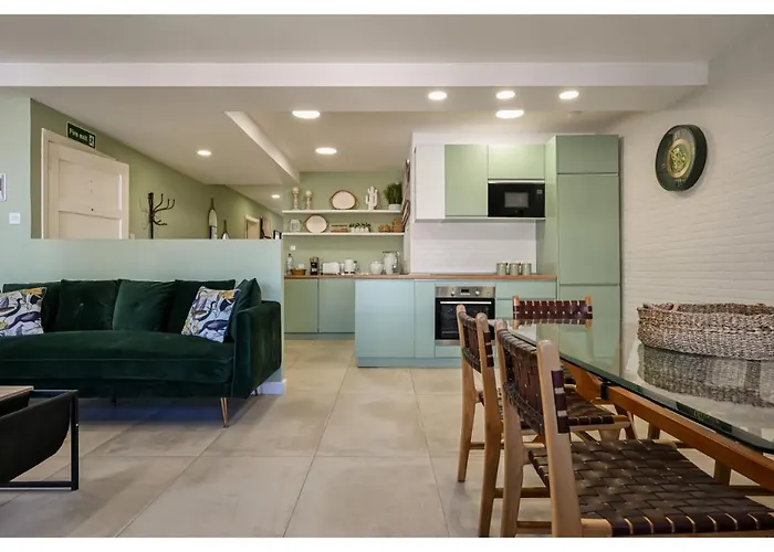 Swieqi Location, Close To Bars, Food & Nightlife